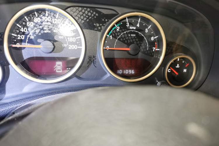 Used Jeep Wrangler 2014 3.6L Longteng Collection Edition Odometer Close Up