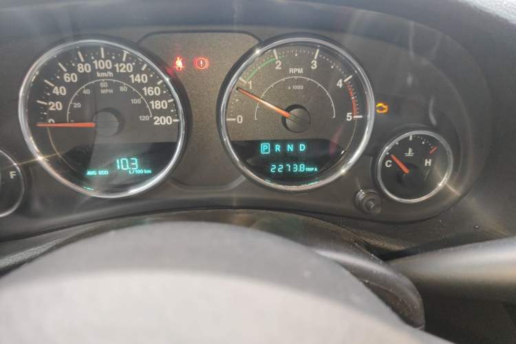 Used Jeep Wrangler 2014 2.8TD Sahara Four-Door Edition Odometer Close Up