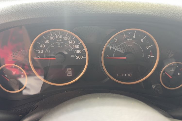 Used Jeep Wrangler 2014 3.6L Longteng Collection Edition Odometer Close Up