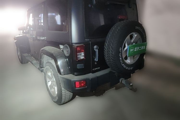 Used Jeep Wrangler 2014 2.8TD Sahara Four-Door Edition Rear Left 45 Deg