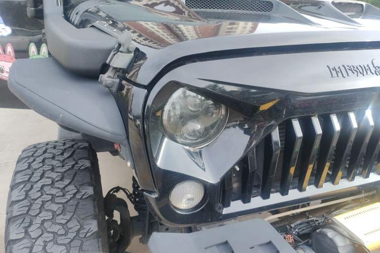 Used Jeep Wrangler 2014 3.0L Sahara Four-Door Edition Right Front Headlight
