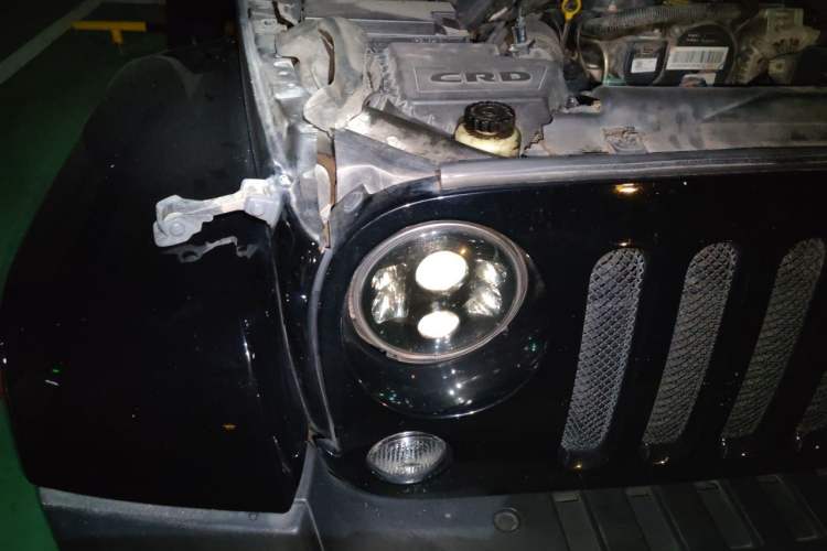 Used Jeep Wrangler 2014 2.8TD Sahara Four-Door Edition Right Front Headlight