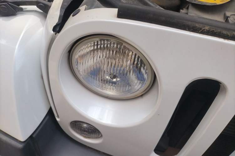 Used Jeep Wrangler 2014 3.0L Sahara Four-Door Edition Right Front Headlight