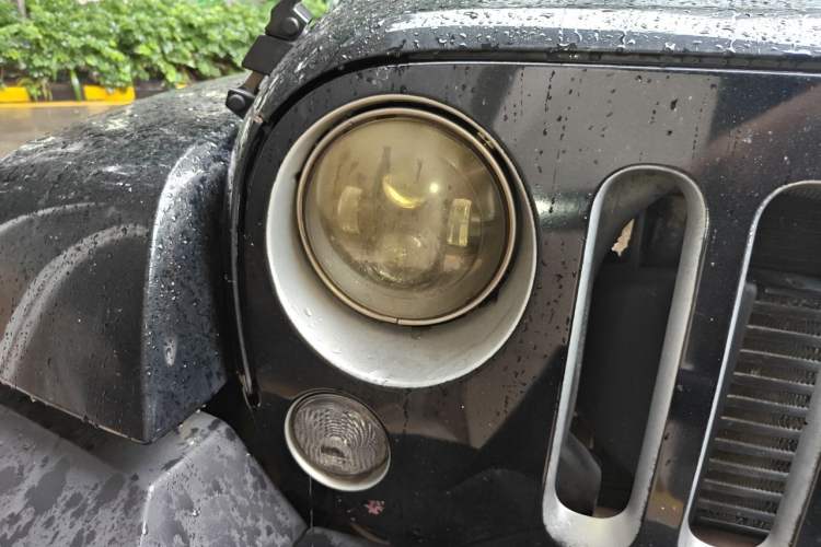 Used Jeep Wrangler 2014 2.8TD Sahara Four-Door Edition Right Front Headlight