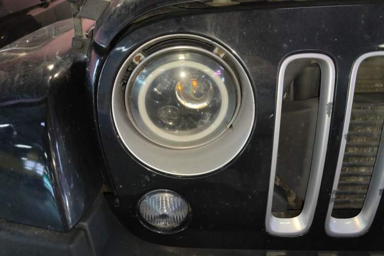 Used Jeep Wrangler 2014 2.8TD Sahara Four-Door Edition Right Front Headlight