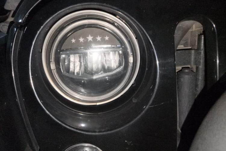 Used Jeep Wrangler 2014 3.0L Sahara Four-Door Edition Right Front Headlight
