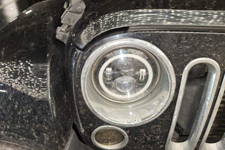 Used Jeep Wrangler 2014 2.8TD Sahara Four-Door Edition Right Front Headlight