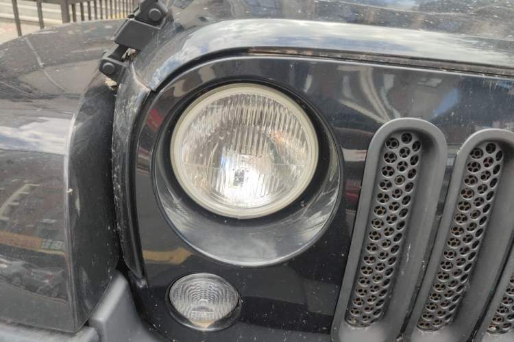 Used Jeep Wrangler 2014 2.8TD Sahara Four-Door Edition Right Front Headlight
