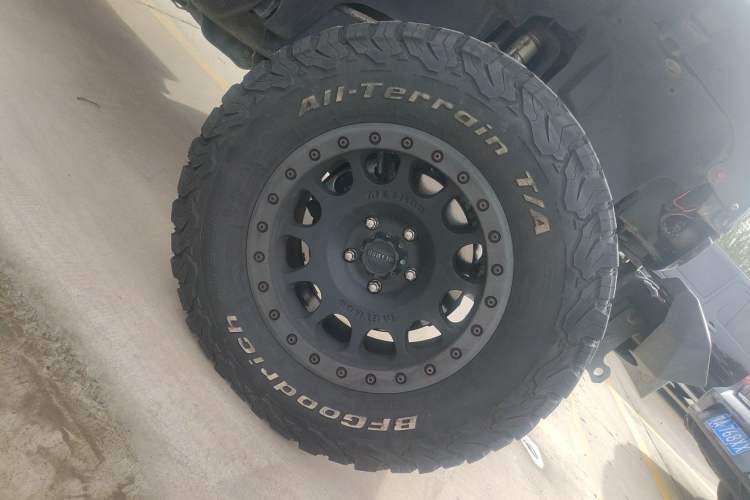 Used Jeep Wrangler 2014 3.0L Sahara Four-Door Edition Right Front Wheel Hub