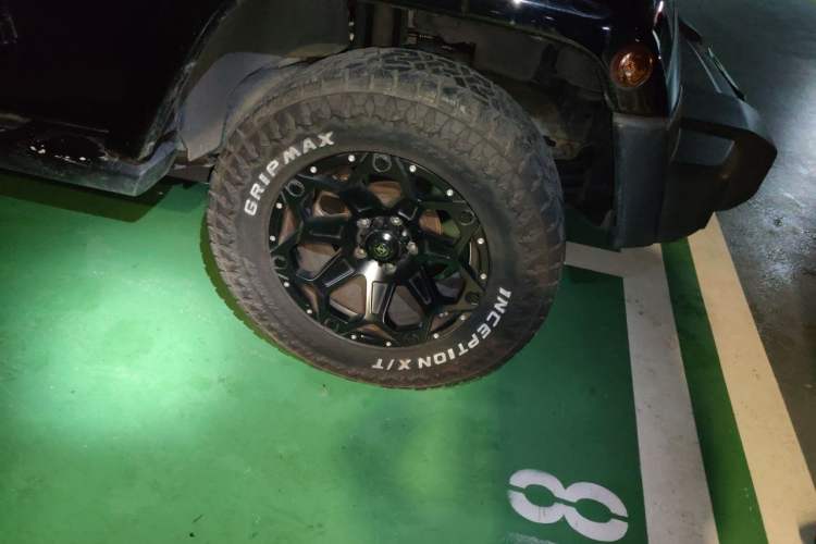 Used Jeep Wrangler 2014 2.8TD Sahara Four-Door Edition Right Front Wheel Hub