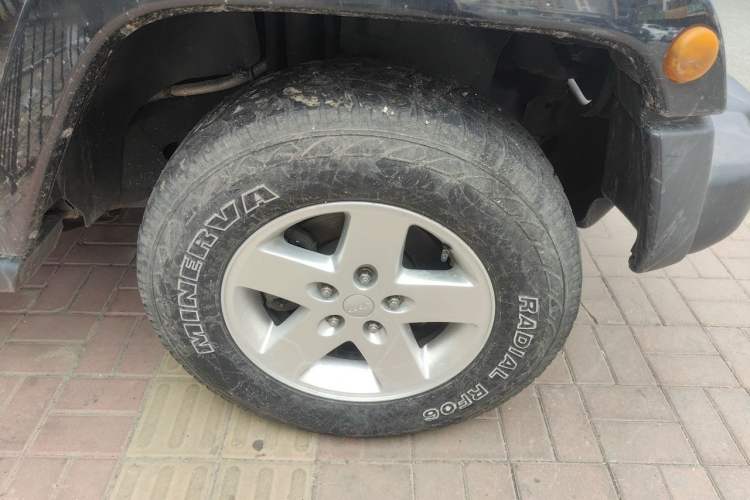 Used Jeep Wrangler 2014 2.8TD Sahara Four-Door Edition Right Front Wheel Hub