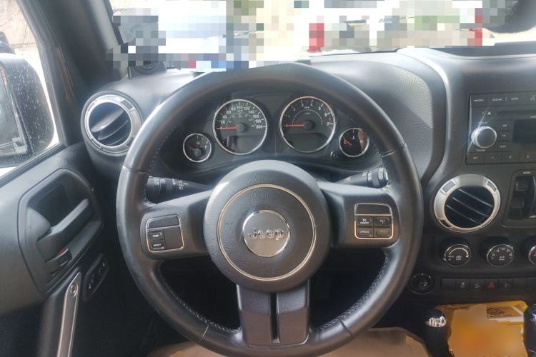 Used Jeep Wrangler 2014 3.0L Sahara Four-Door Edition Steering Wheel