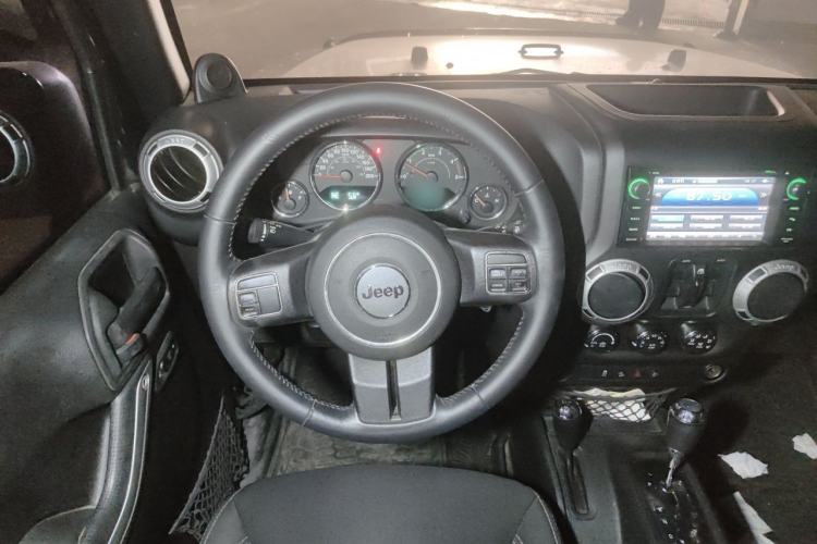 Used Jeep Wrangler 2014 2.8TD Sahara Four-Door Edition Steering Wheel