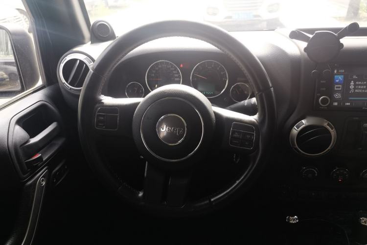 Used Jeep Wrangler 2014 3.0L Sahara Four-Door Edition Steering Wheel