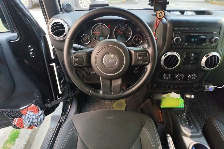 Used Jeep Wrangler 2014 2.8TD Sahara Four-Door Edition Steering Wheel