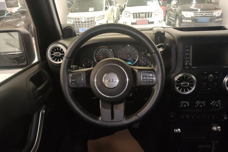 Used Jeep Wrangler 2014 3.0L Sahara Four-Door Edition Steering Wheel