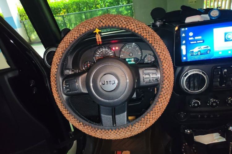 Used Jeep Wrangler 2014 2.8TD Sahara Four-Door Edition Steering Wheel
