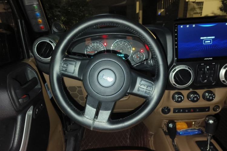 Used Jeep Wrangler 2014 3.0L Sahara Four-Door Edition Steering Wheel