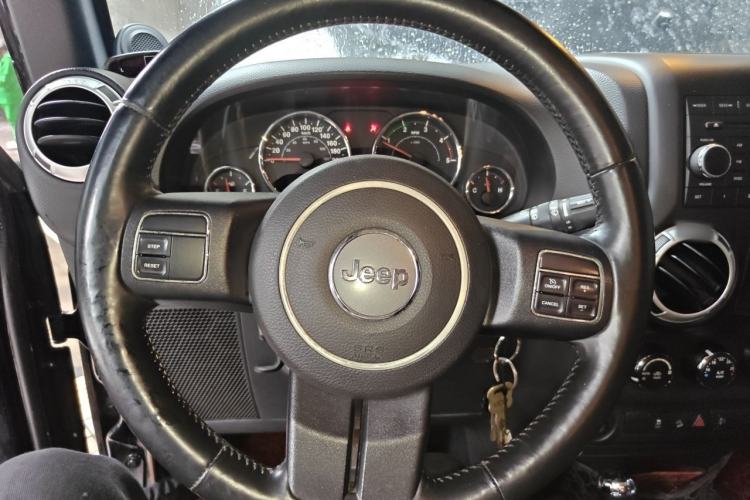 Used Jeep Wrangler 2014 2.8TD Sahara Four-Door Edition Steering Wheel