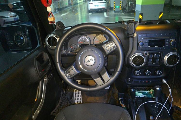 Used Jeep Wrangler 2014 2.8TD Sahara Four-Door Edition Steering Wheel