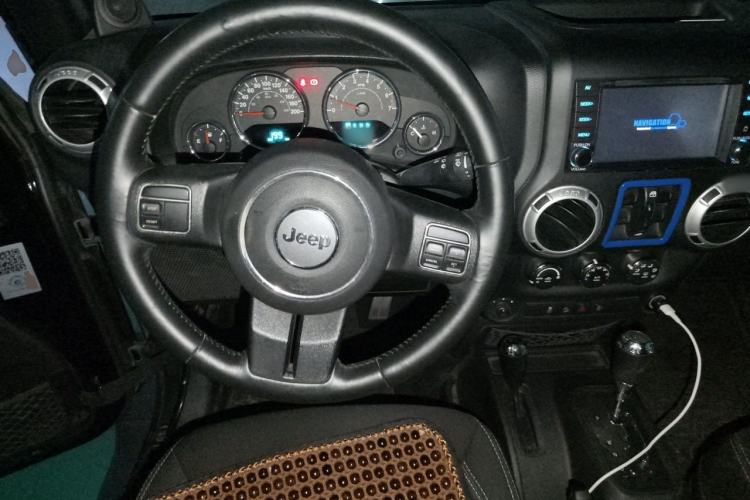 Used Jeep Wrangler 2014 3.0L Sahara Four-Door Edition Steering Wheel