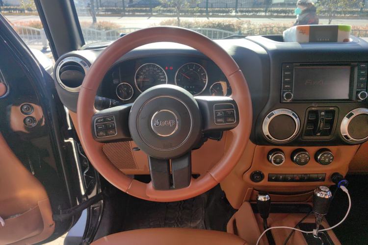 Used Jeep Wrangler 2014 3.0L Sahara Four-Door Edition Steering Wheel