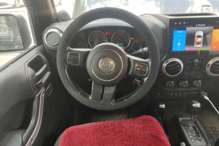 Used Jeep Wrangler 2014 2.8TD Sahara Four-Door Edition Steering Wheel