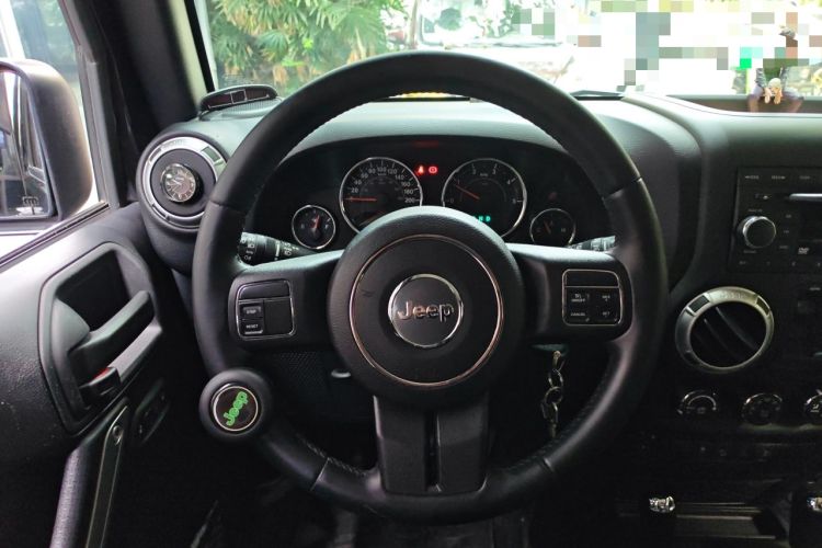 Used Jeep Wrangler 2014 2.8TD Sahara Four-Door Edition Steering Wheel