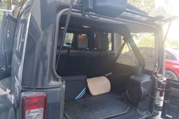 Used Jeep Wrangler 2014 3.6L Longteng Collection Edition Trunk
