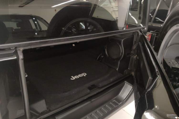 Used Jeep Wrangler 2014 3.0L Sahara Four-Door Edition Trunk