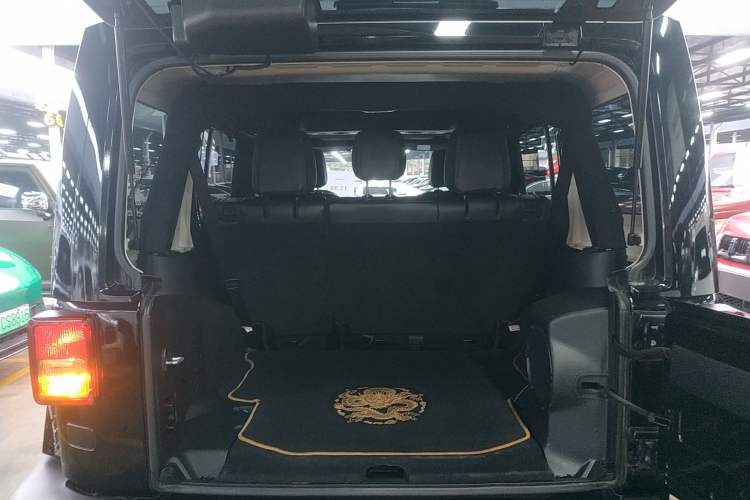 Used Jeep Wrangler 2014 3.6L Longteng Collection Edition Trunk
