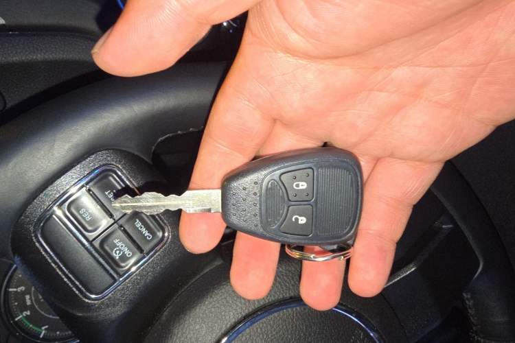 Used Jeep Wrangler 2014 2.8TD Sahara Four-Door Edition Vehicle Key