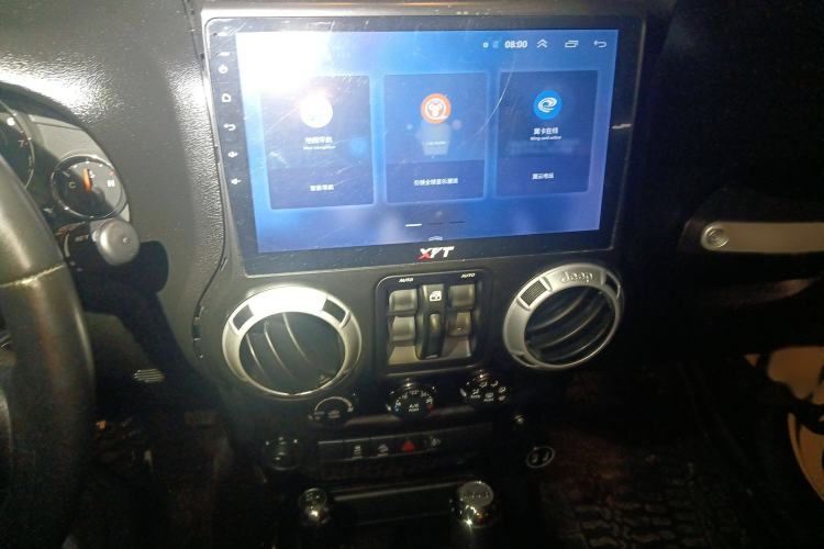 Used Jeep Wrangler 2014 3.0L Sahara Four-Door Edition Audio And AC Panel