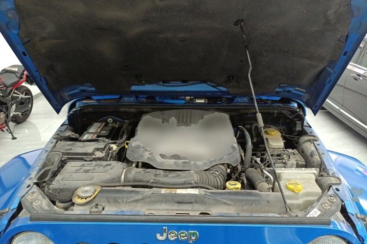 Used Jeep Wrangler 2014 3.0L Sahara Four-Door Edition Engine Bay