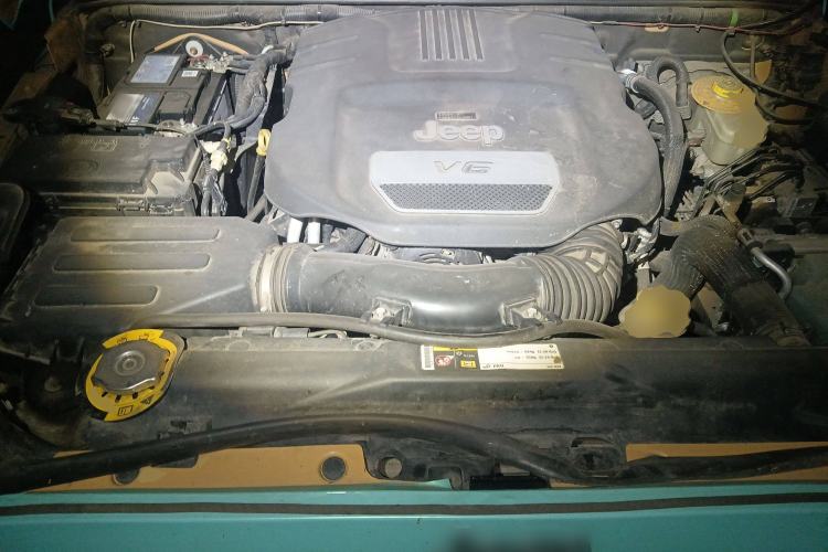 Used Jeep Wrangler 2014 3.0L Sahara Four-Door Edition Engine Bay