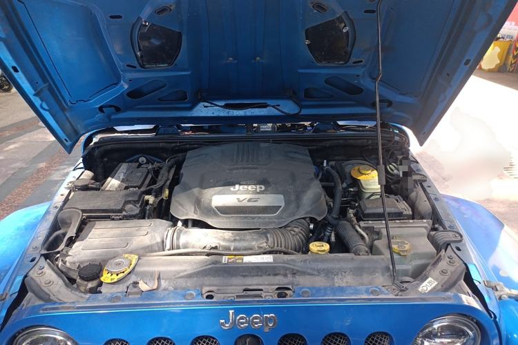 Used Jeep Wrangler 2014 3.0L Sahara Four-Door Edition Engine Bay