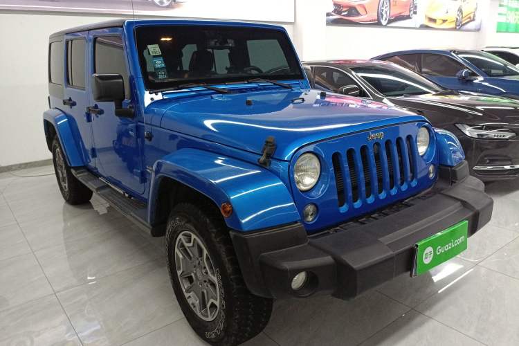 Used Jeep Wrangler 2014 3.0L Sahara Four-Door Edition Exterior 2