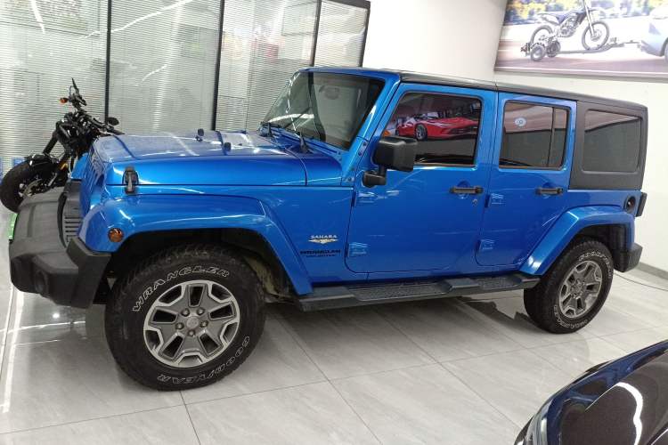 Used Jeep Wrangler 2014 3.0L Sahara Four-Door Edition Exterior 3