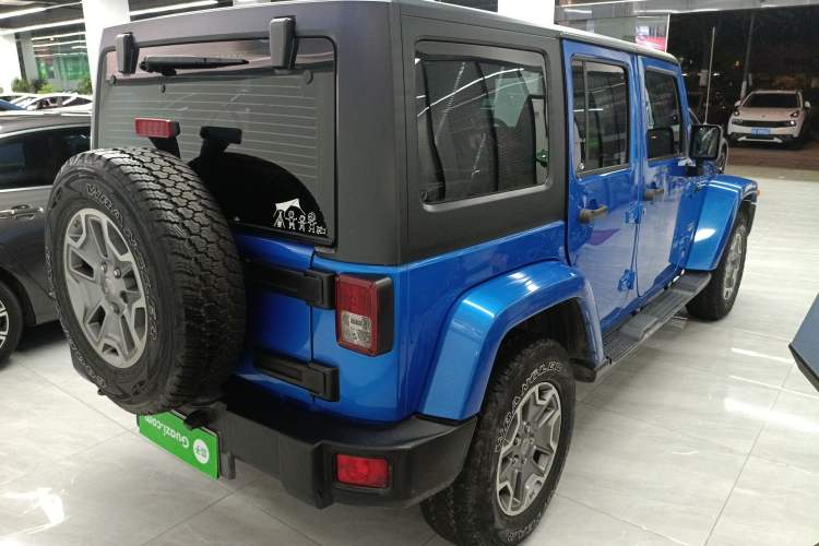 Used Jeep Wrangler 2014 3.0L Sahara Four-Door Edition Exterior 5