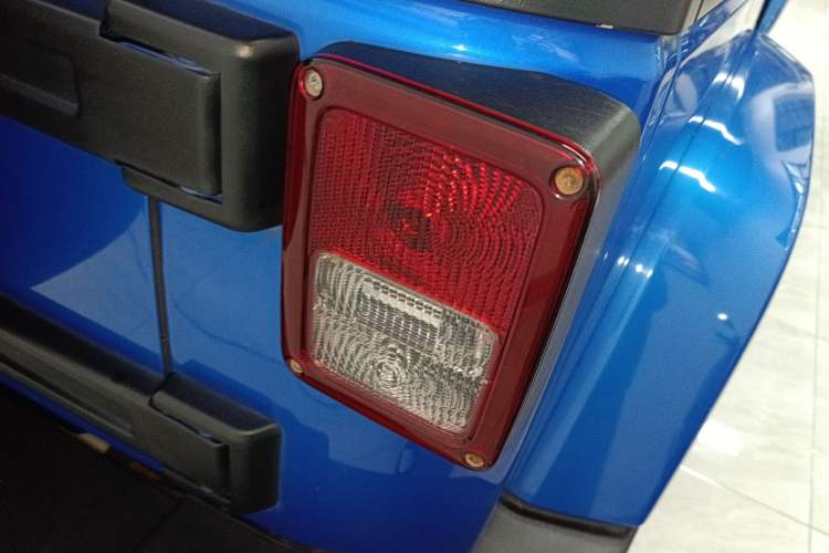 Used Jeep Wrangler 2014 3.0L Sahara Four-Door Edition Exterior 6
