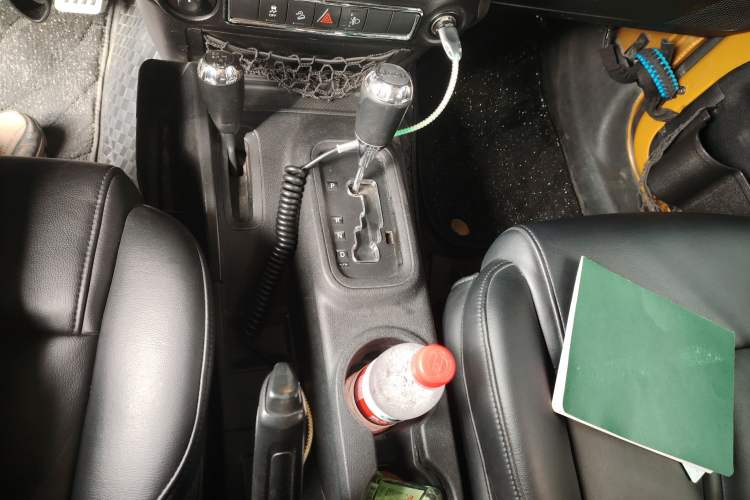 Used Jeep Wrangler 2014 3.0L Sahara Four-Door Edition Gear Lever