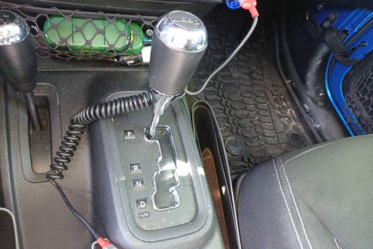 Used Jeep Wrangler 2014 3.0L Sahara Four-Door Edition Gear Lever