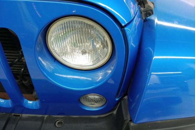 Used Jeep Wrangler 2014 3.0L Sahara Four-Door Edition Left Front Headlight