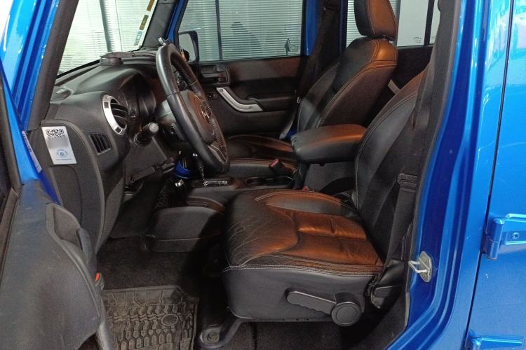 Used Jeep Wrangler 2014 3.0L Sahara Four-Door Edition Left Front Seat