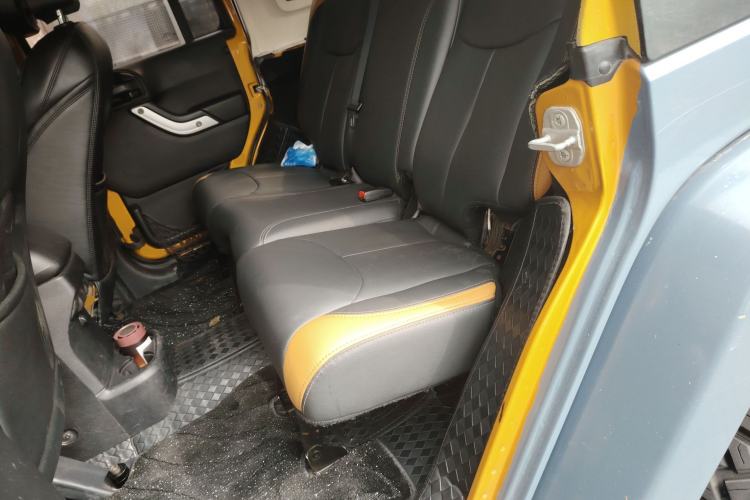 Used Jeep Wrangler 2014 3.0L Sahara Four-Door Edition Left Rear Seat