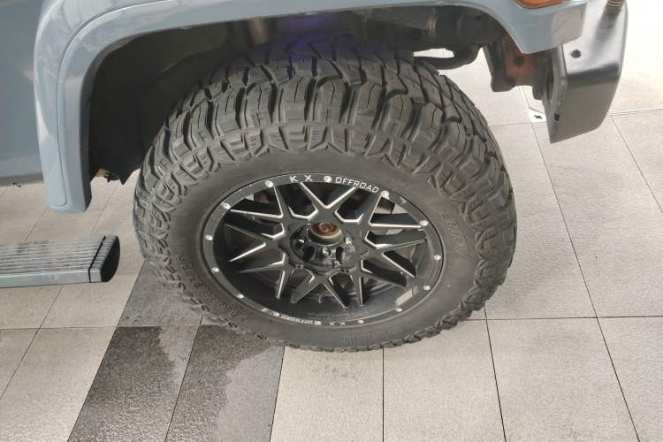 Used Jeep Wrangler 2014 3.0L Sahara Four-Door Edition Right Front Wheel Hub
