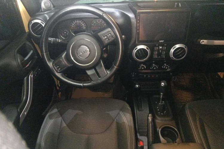 Used Jeep Wrangler 2014 3.0L Sahara Four-Door Edition Steering Wheel