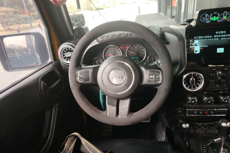 Used Jeep Wrangler 2014 3.0L Sahara Four-Door Edition Steering Wheel