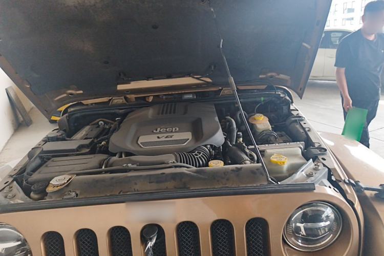 Used Jeep Wrangler 2014 3.0L Sahara Four-Door Edition Engine Bay