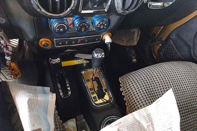 Used Jeep Wrangler 2014 3.0L Sahara Four-Door Edition Gear Lever